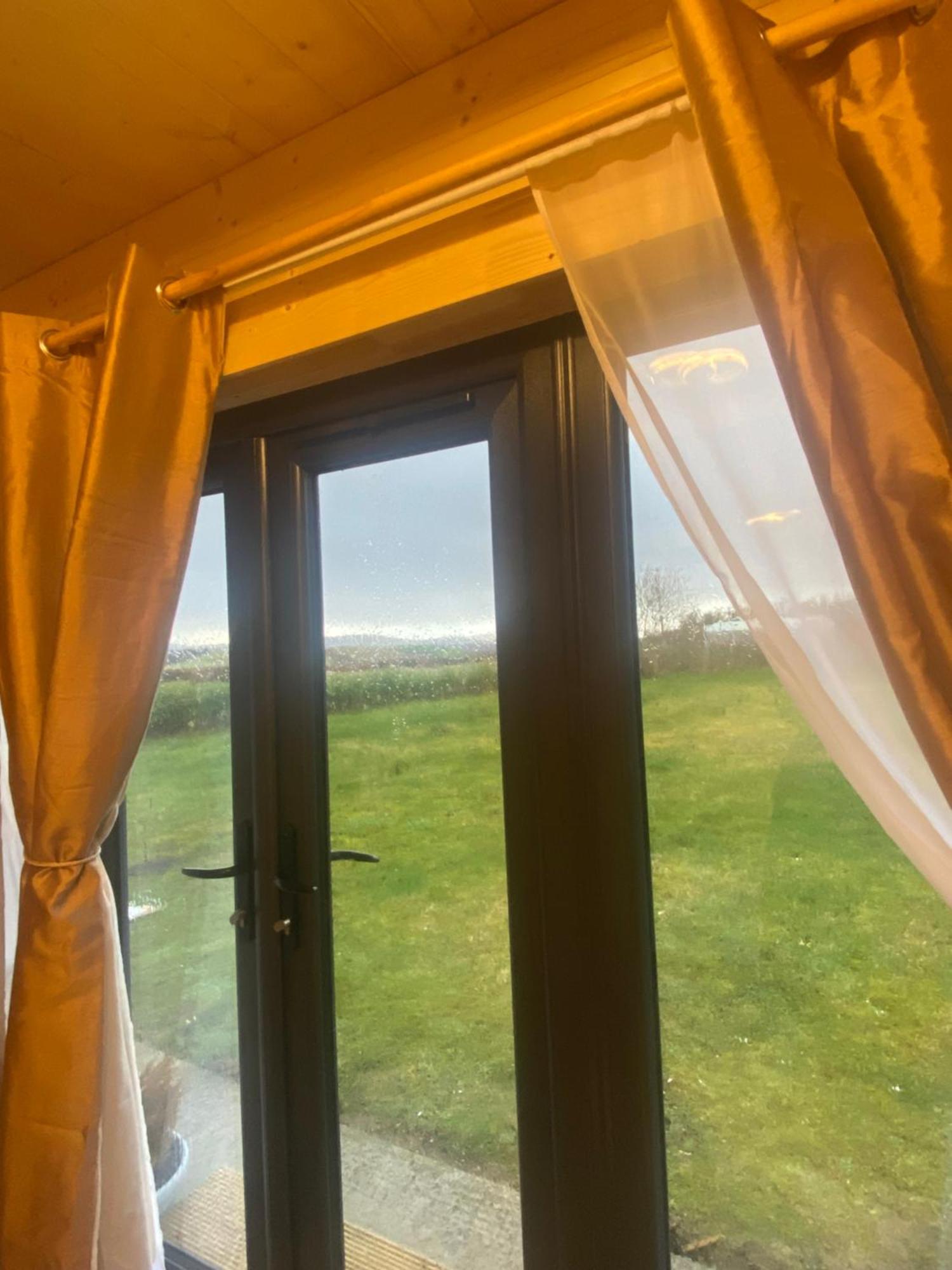 Country Cabin Mullagh  Bagian luar foto